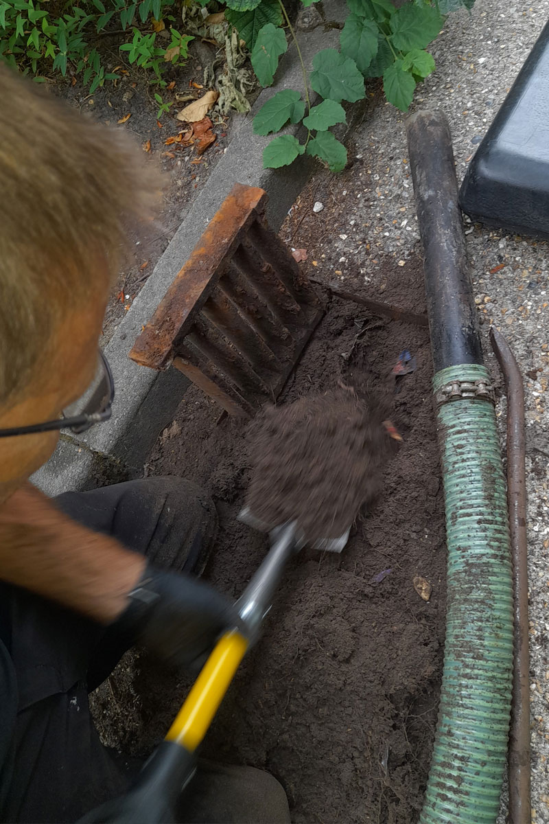 Manually removing soil from a gulley